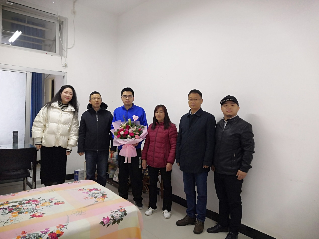 说明: c:\users\admin\desktop\2020级电信学院工作\20级电信学院 撰写新闻稿 2020.10.3-\qq图片20201129211247.jpg 说明: c:\users\admin\desktop\2020级电信学院工作\20级电信学院 撰写新闻稿 2020.10.3-\qq图片20201129211247.jpg