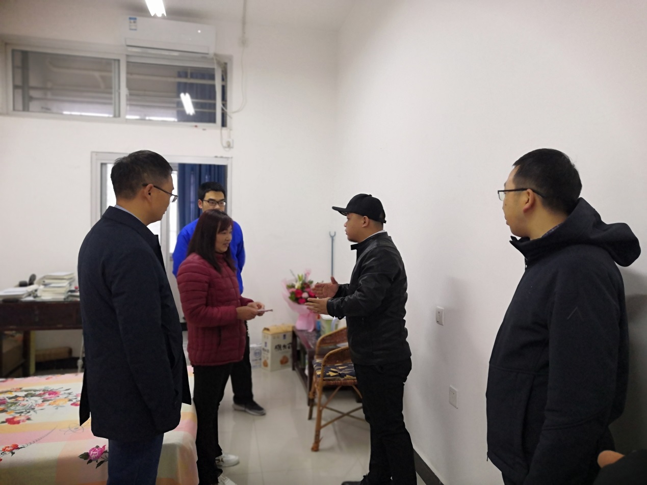 说明: c:\users\admin\desktop\2020级电信学院工作\20级电信学院 撰写新闻稿 2020.10.3-\qq图片20201129211239.jpg 说明: c:\users\admin\desktop\2020级电信学院工作\20级电信学院 撰写新闻稿 2020.10.3-\qq图片20201129211239.jpg